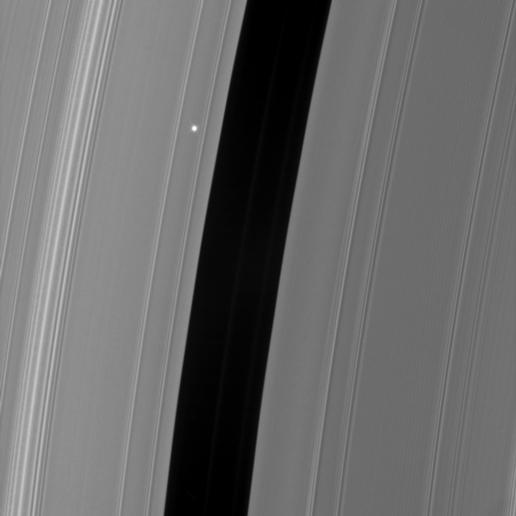 Aldebaran tra gli anelli di Saturno