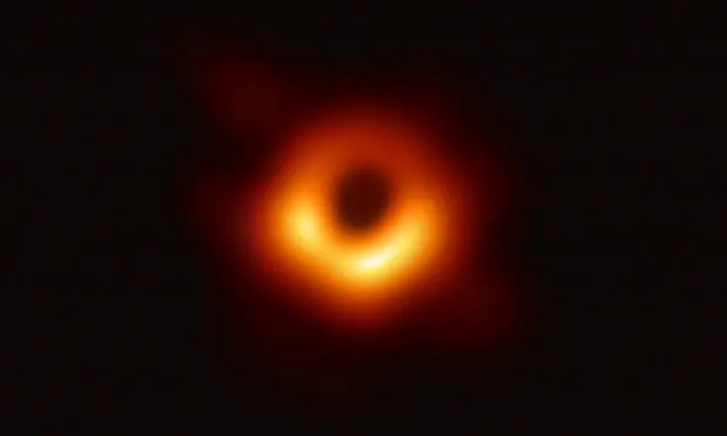 Foto di un buco nero