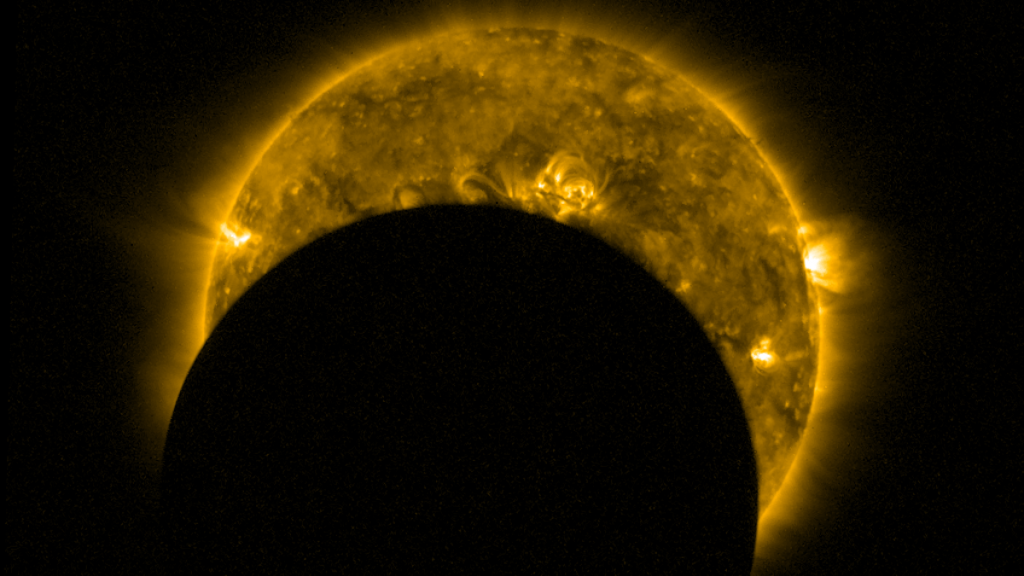 Eclissi di Sole dallo spazio