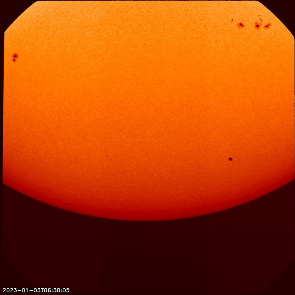 Transito di Mercurio sul Sole con evidenza delle macchie solari