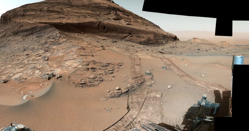 Il rover marziano Curiosity della NASA sarà più veloce e ridurrà l'usura delle ruote grazie a due delle nuove funzionalità incluse nell'aggiornamento software completato il 7 aprile 2023. Crediti: NASA/JPL-Caltech/MSSS.