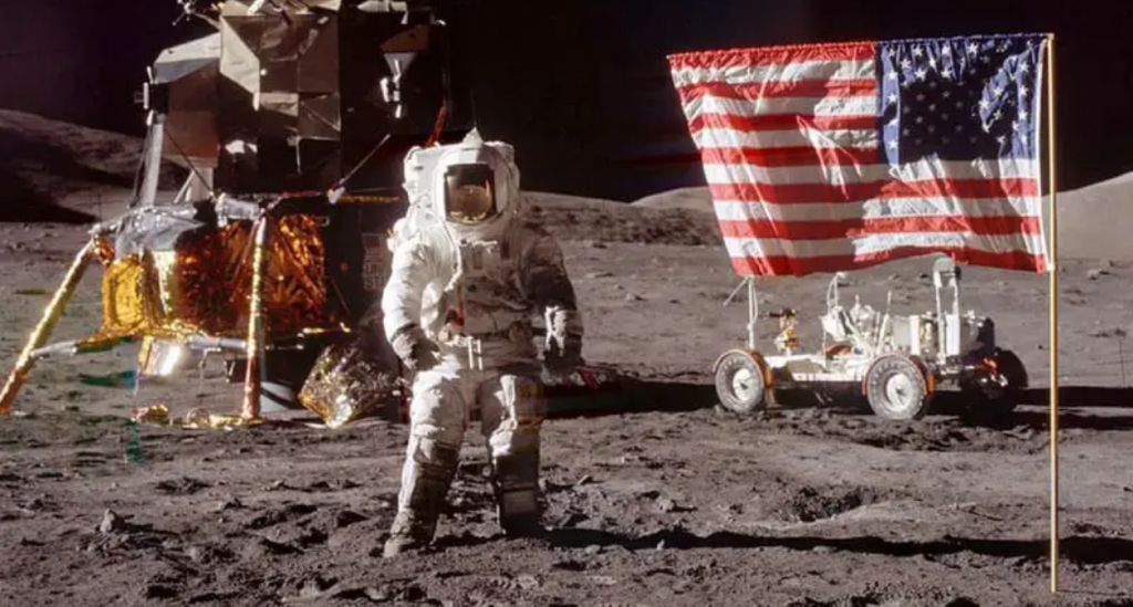 ¿Se pueden ver desde la Tierra las banderas que quedan en la luna?