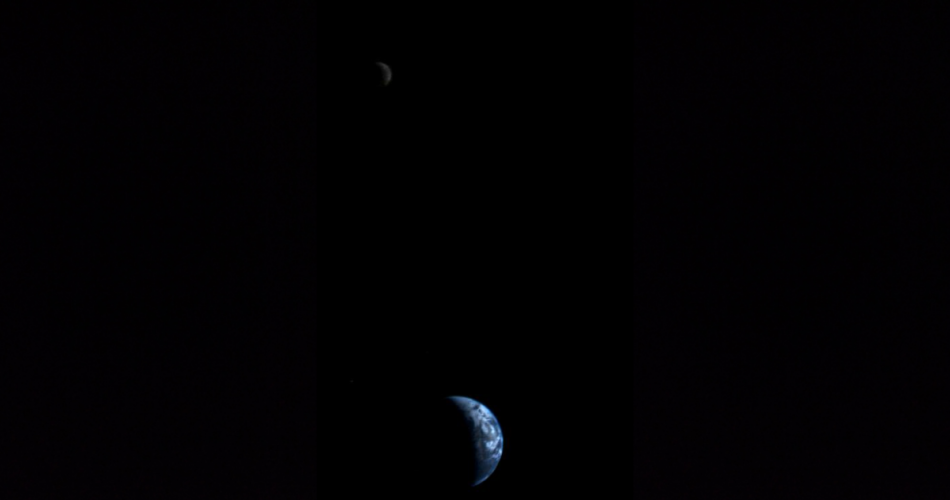 Guarda la prima foto scattata del sistema Terra-Luna da una distanza di oltre 11 milioni di chilometri 