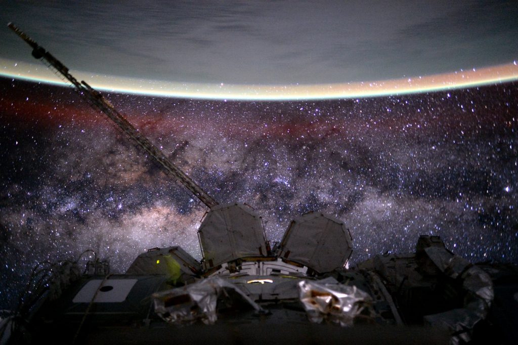 Imagen del resplandor del aire en la atmósfera terrestre.