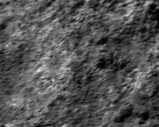 La prima foto trasmessa da SLIM dopo la sua riattivazione. Si vede in dettaglio la roccia denominata "Toy Poodle" (barboncino nero). Credito: JAXA