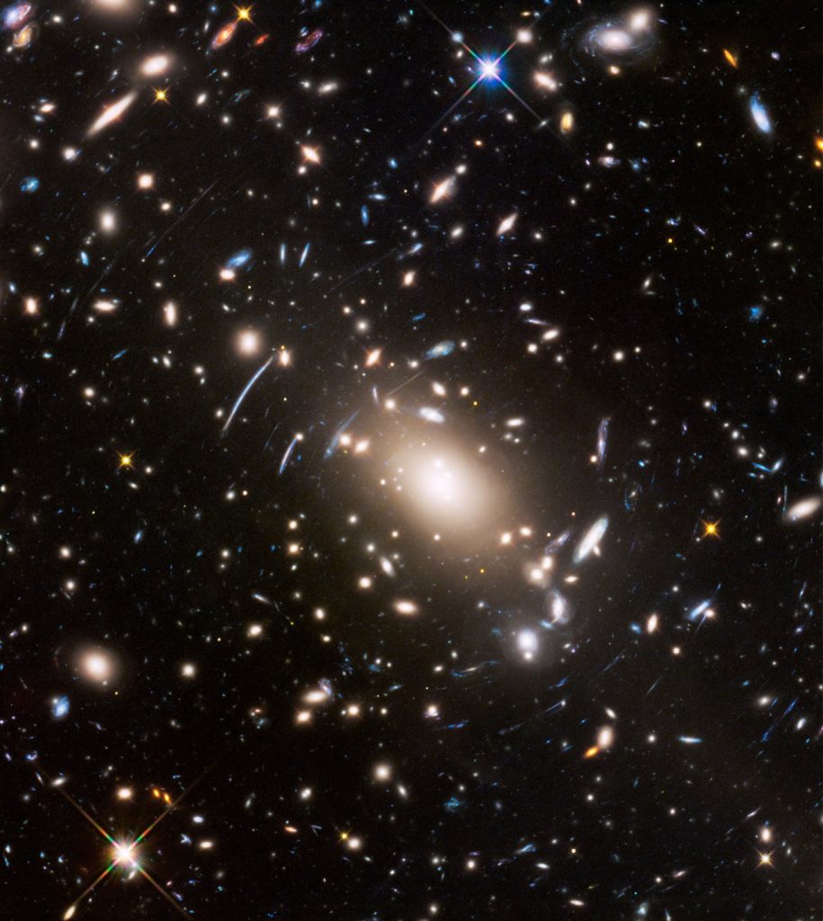 Immagine di Hubble di Abell S1063, galassie