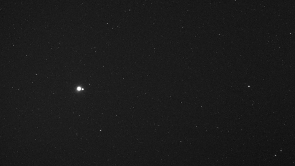 See the 183 million km long image of the Earth and the Moon (captured by Mercury)!