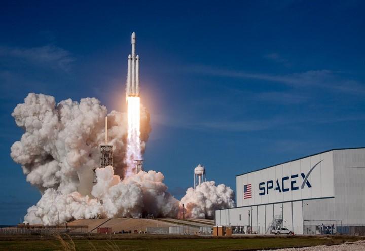 Il lancio del Falcon Heavy di Elon Musk da Cape Canaveral. Era il 6/2/2018. Credito: SpaceX