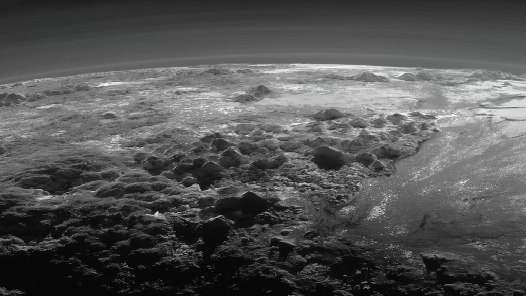 Flying over the mountains of Pluto, more than 6 billion kilometers from Earth, watch the real video