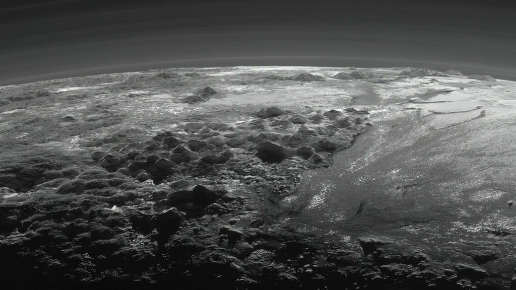 Volando sobre las montañas de Plutón, a más de 6 mil millones de kilómetros de la Tierra, aquí está el vídeo real