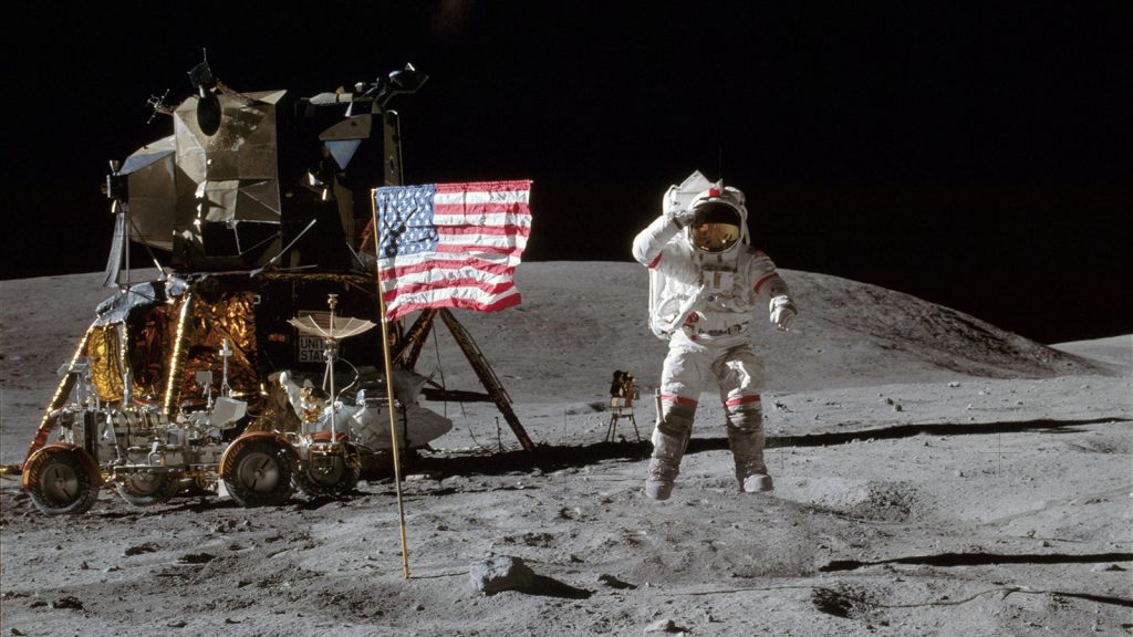 Mira al hombre en la luna en vídeo HD (nunca lo has visto antes)
