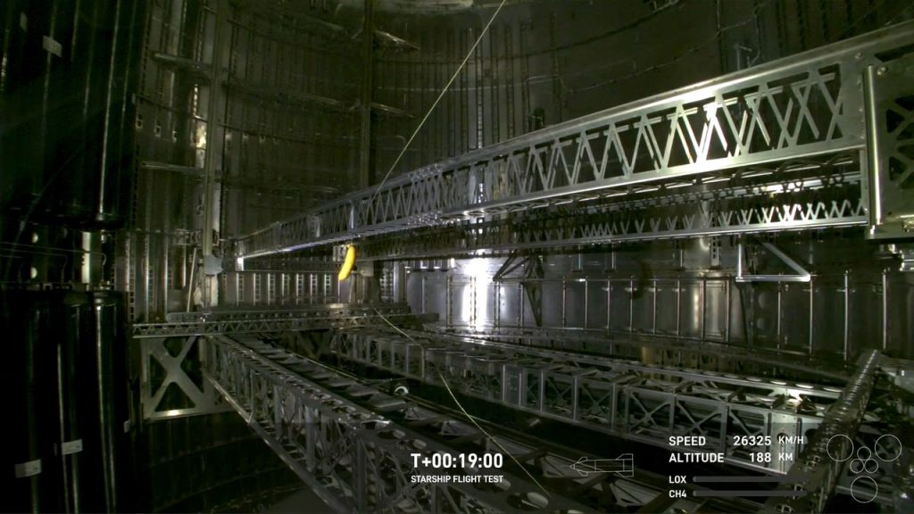 Banana for scale... La Banana dentro il vano di carico di Starship. Credito: SpaceX