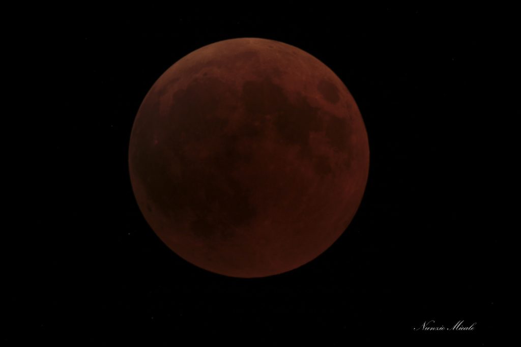 Eclissi totale di Luna anno 2025
