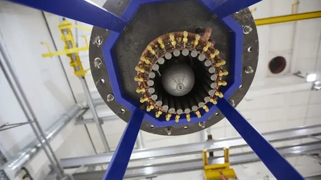 Vista dell'ugello di uscita del prototipo del motore al Plasma. Credito: Rosatom