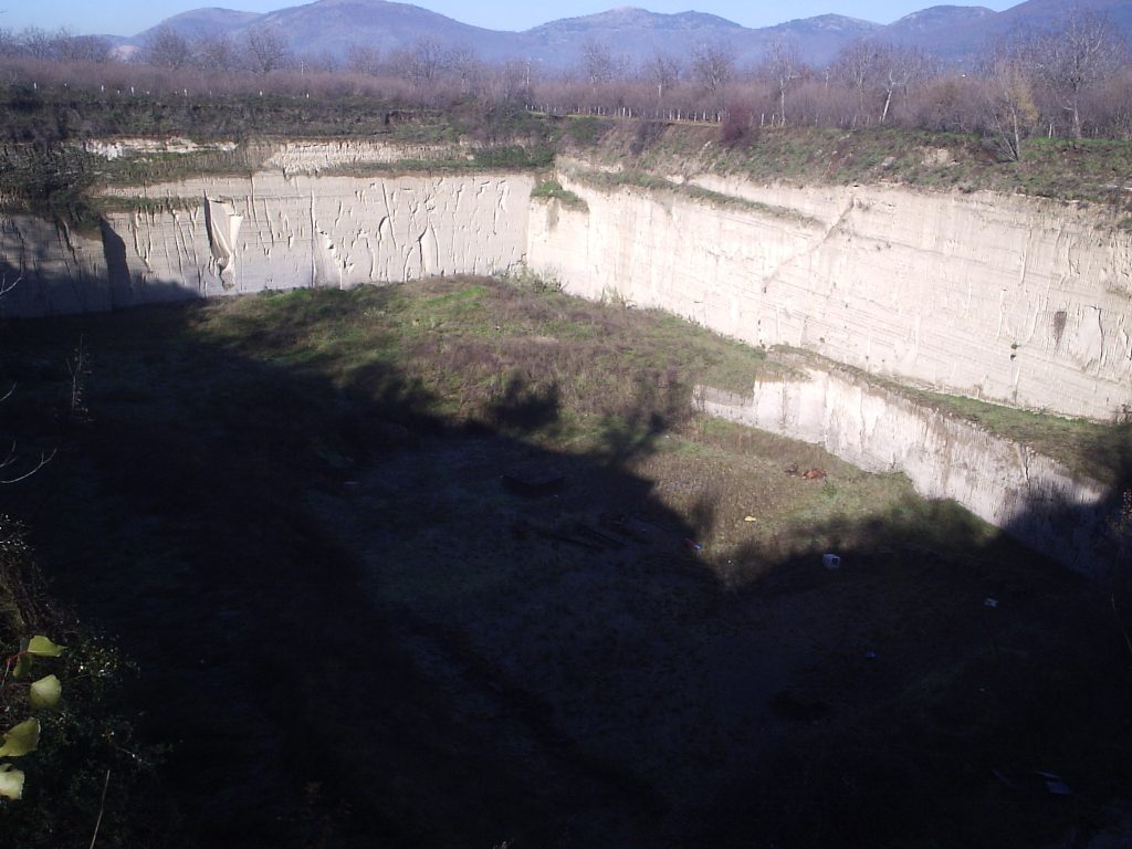 Cava a fossa tufacea