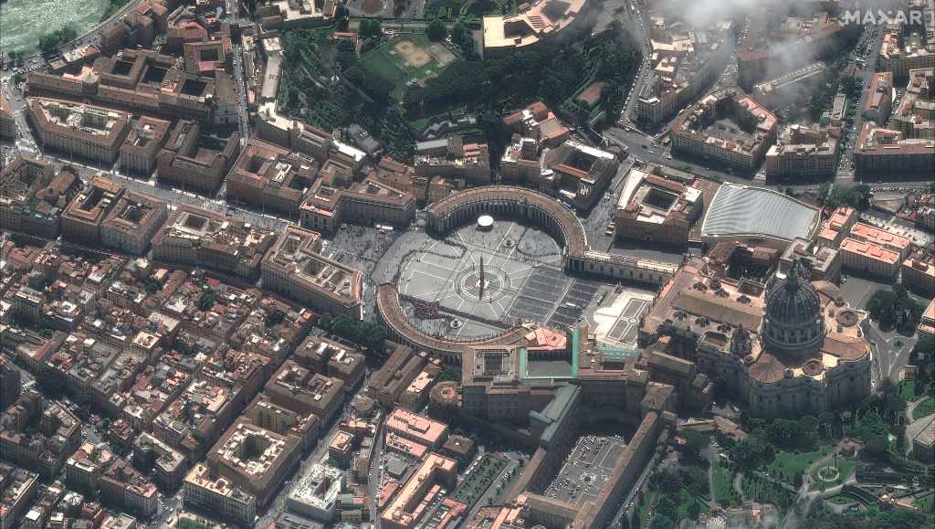 Spazio San Pietro folla