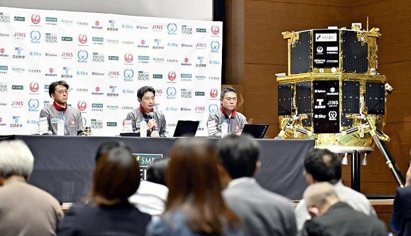 La conferenza stampa tenutasi ieri notte (ora italiana) dai vertici di iSpace per spiegare le cause del fallimento dell'allunaggio di Hakuto-R. Credito: iSpace