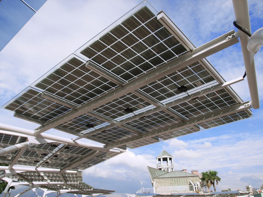 Svolta italiana per il fotovoltaico: si chiama P3TTM e trasforma la luce in elettricità senza perdite.