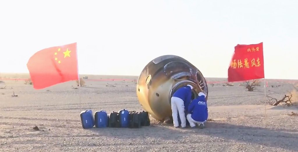 Il rientro della Shenzhou-21 con a bordo l'equipaggio della navicella danneggiata Shenzhou-20. Credito: CNSA