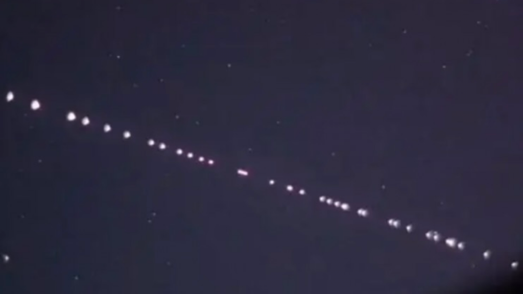 Trenino satelliti Starlink SpaceX