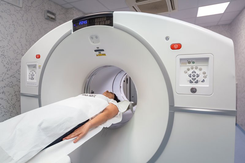 Tenet: l'antimateria viene dal futuro? L'ipotesi del Nobel Feynman che ha ispirato il film