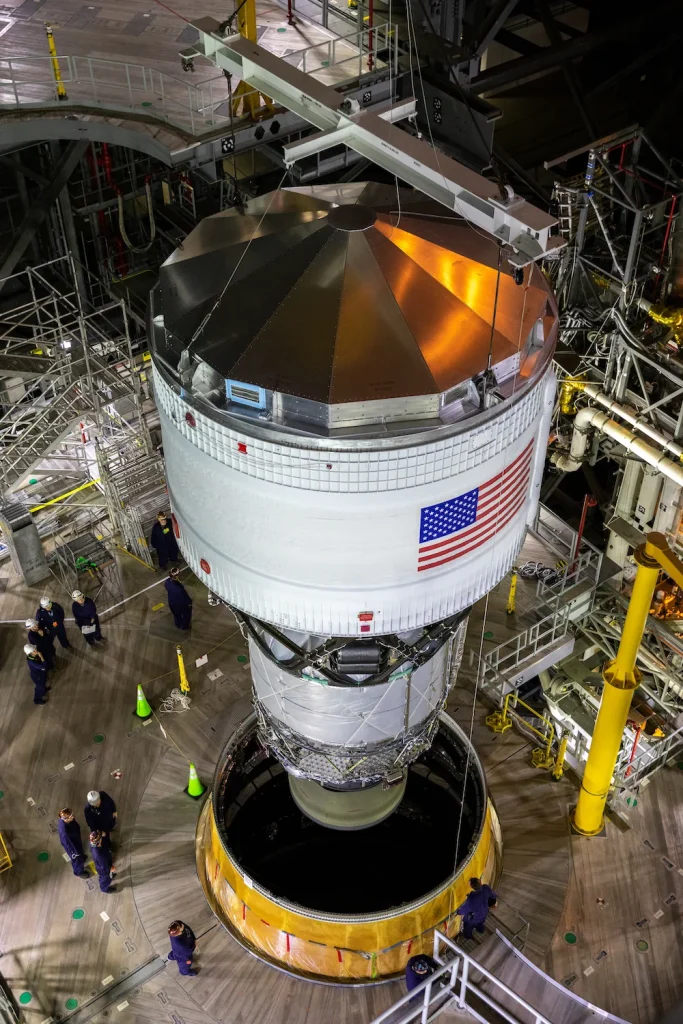 L'ICPS durante l'allestimento nel VAB. Credito: NASA