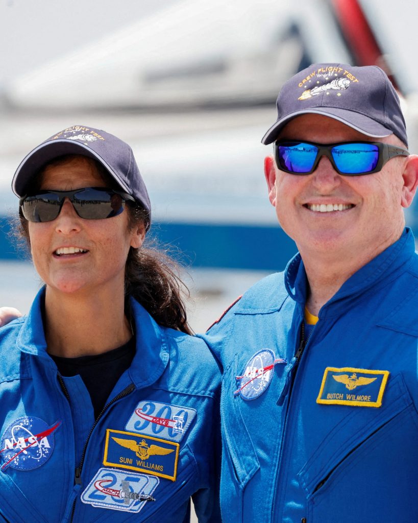 Gli astronauti della NASA Butch Wilmore e Suni Williams prima del volo di prova con equipaggio di Starliner. Credito: NASA