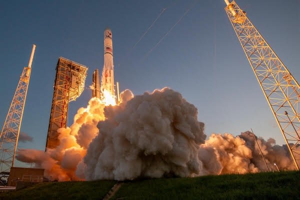 Un Vulcan Centaur si stacca dalla piattaforma di lancio (Crediti ULA)