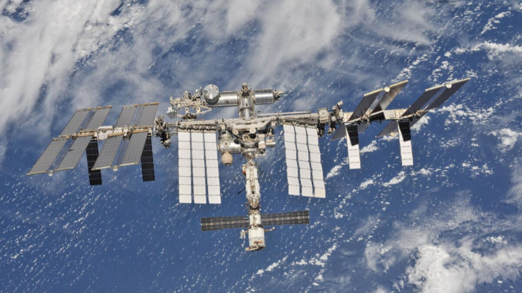 Stazione Spaziale Internazionale (ISS) nello spazio