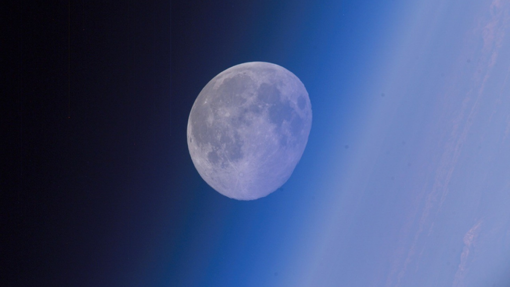Luna blu piena