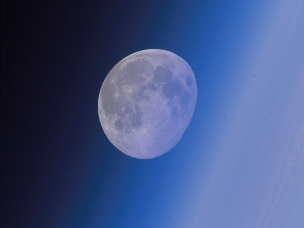 Luna blu piena