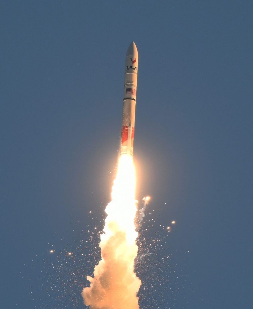 I detriti dell'ugello di uno dei booster del Vulcan di ULA. Credito: Paul Hennessy/Anadolu via Getty Images