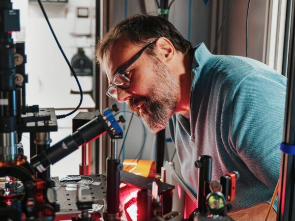Barontini: il fisico che ha costruito un mini-universo per capire se il tempo esiste