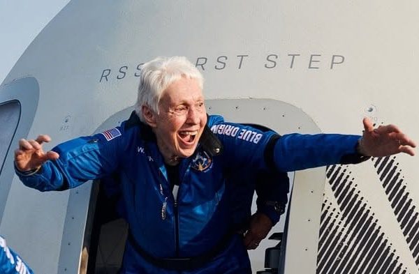 Mary Wallace (Wally) Funk - 1939-2026 Cuore dei vent'anni dopo il suo volo suborbitale con la navicella New Shepard il 20/7/2021
