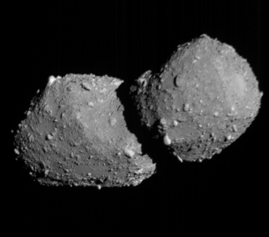 L'asteroide Torifune ripreso durante il flyby della sonda giapponese Hayabusa-2. Credito: JAXA