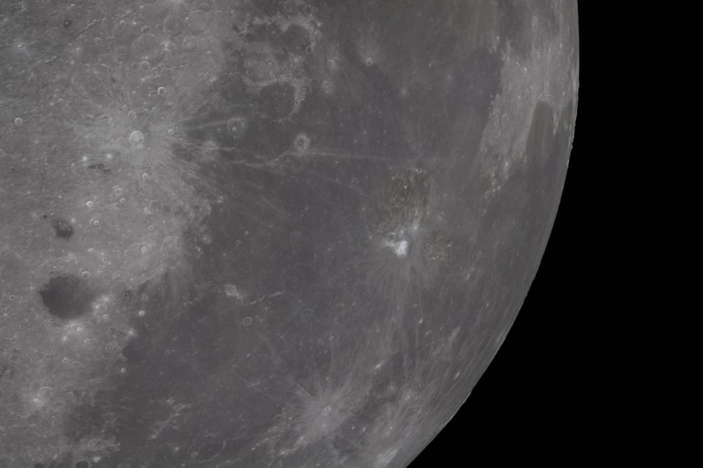 Luna Artemis II (crediti: NASA/JSC)