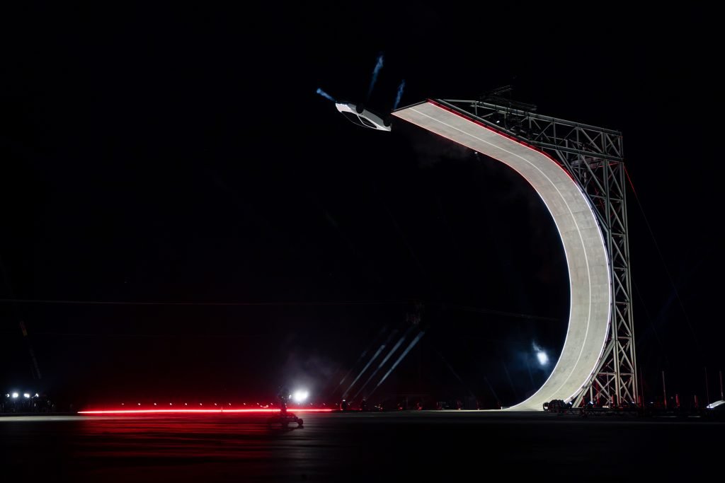 Uno dei momenti della spettacolare dimostrazione della Tesla Roadster. Credito: Tesla.